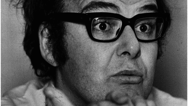 Clive Robertson, Australia’s cherished radio broadcaster and newsreader, passes away at 78 after a courageous battle with cancer.